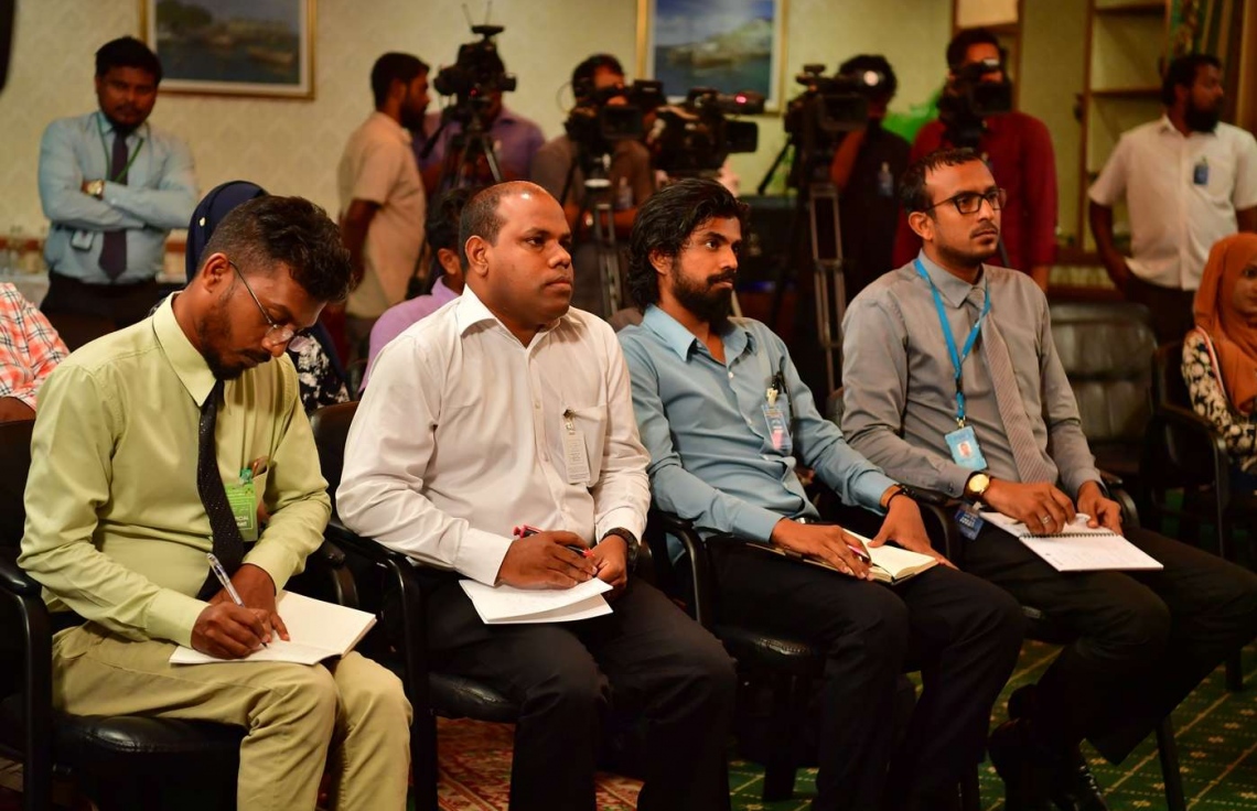 މާލެ: ޑިސެމްބަރު 19، 2018- ވެރިކަމާ ހަވާލުވެވަޑައިގެންނެވި ފަހުން، ރައީސް އިބްރާހިމް މުހައްމަދު ސޯލިހް މިއަދު ބޭއްވެވި ނިއުސް ކޮންފަރެންސަށް ދިޔަ ބައެއް ނޫސްވެރިން.---ފޮޓޯ: ރައީސް އޮފީސް