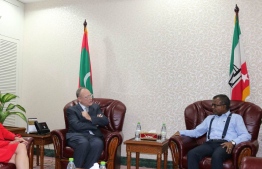 Human rights lawyers, Ben Emmerson (L), pays a courtesy call on Maldives' Chief Justice Ahmed Abdulla Didi. PHOTO/DJA