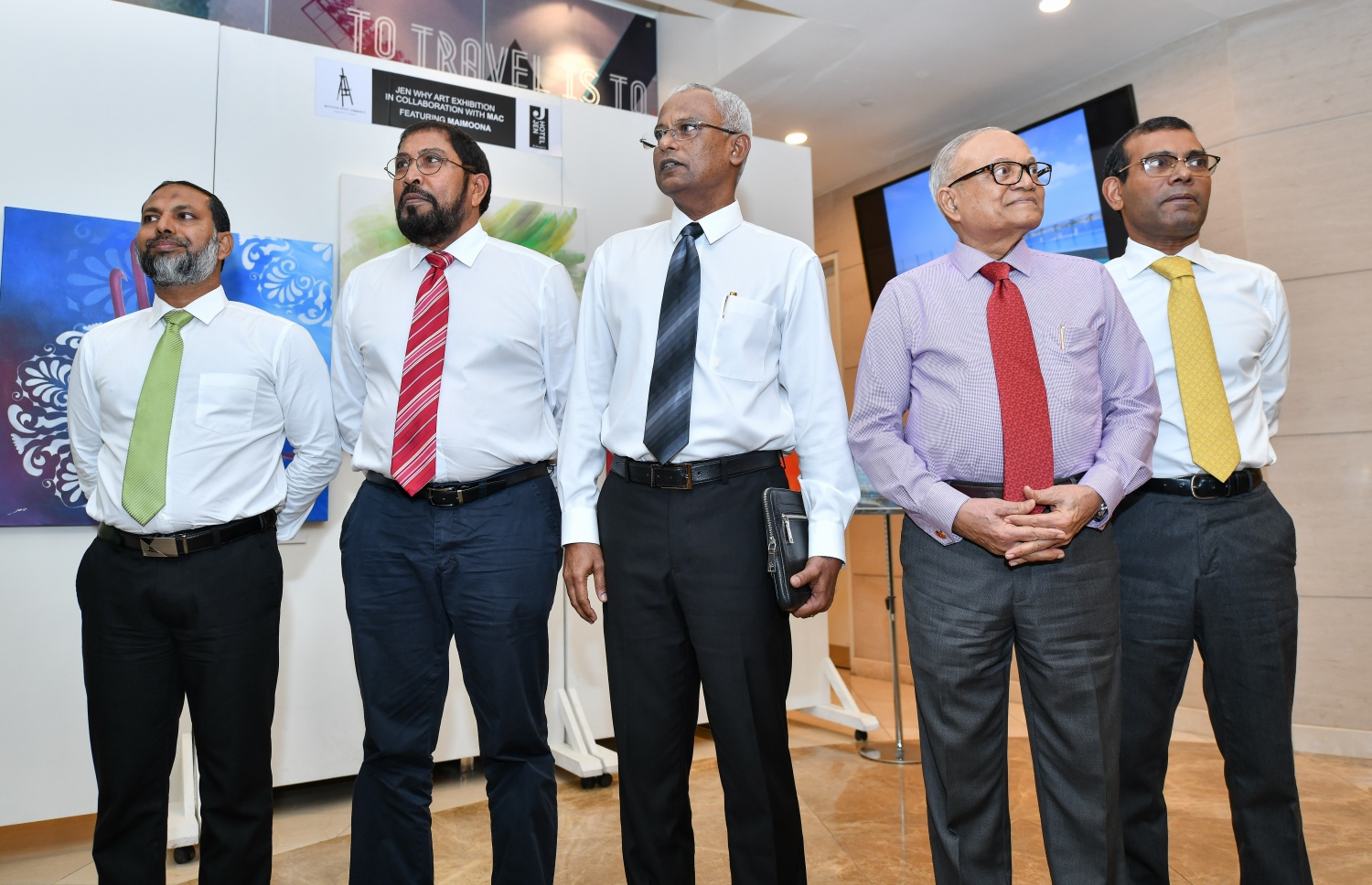 ރައީސް އިބްރާހިމް މުހައްމަދު ސޯލިހް، އެމަނިކުފާނުގެ ސަރުކާރު ހިންގާ ކޯލިޝަންގެ ހަތަރު ލީޑަރުންނާ އެކު މީޑިއާ ކުރިމަތީގައި.---ފޮޓޯ: ނިޝާން އަލީ/މިހާރު