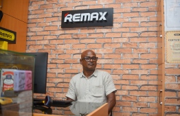 Owner of Remax shop Mohamed Shameez giving speaking to Brands of Maldives. PHOTO: AHMED NISHAATH / MIHAARU