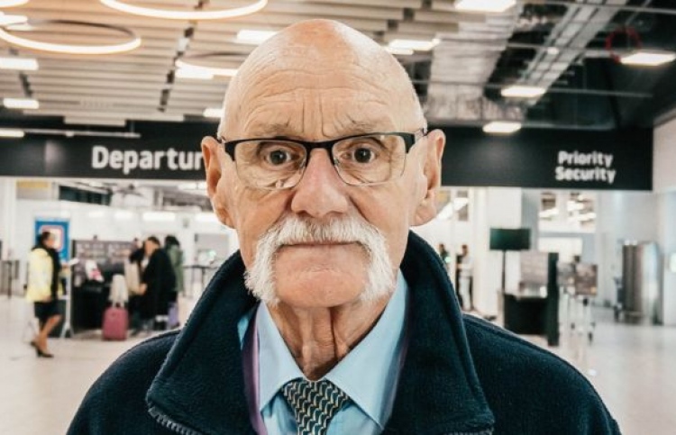 އުމުރުން 77، މަސައްކަތަށް 100