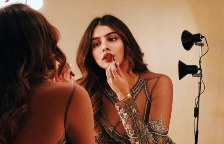 ހުޝީީ: އަންނަ އަހަރު އޭނާ ބޮލީވުޑަށް ތައާރަފު ވާނެ ކަމަށް ކަރަން ބުނޭ.