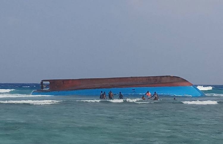 ގާފަރު ކައިރިން ދޯންޏެއް ބަންޑުން ޖަހާލައިފި