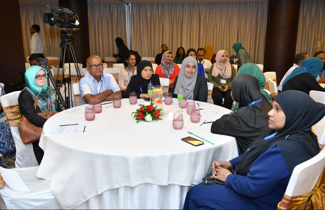 30 ޑިސެމްބަރު 2018: ހެލްތު މިިނިސްޓްރީން އިންތިޒާމްކޮށްގެން ބާއްވާ ދިވެހި ބޭސް އަދި އޯލްޓަނޭޓިވް މެޑިސިން ކުރިއެރުވުމާ ބެހޭ މަހާސިންތާ އިފްތިހާތުކުރުމުގެ ގޮތުން ހޮޓެލް ޖެންގައި ބޭއްވި ރަސްމިއްޔާތުގެ ތެރެއިން.---ފޮޓޯ:ރައީސް އޮފީސް