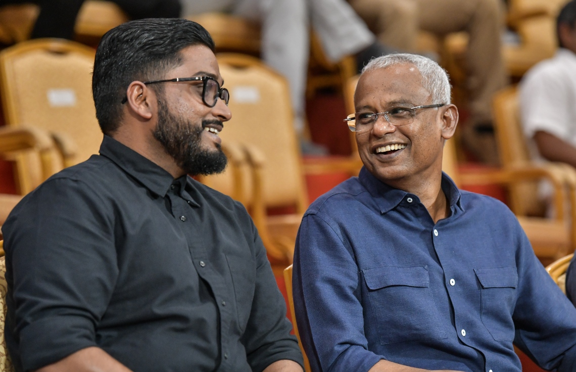 30 ޑިސެމްބަރު 2018: ރާއްޖޭގައި އުފެދުނު އެންމެ މޮޅު ގޯލްކީޕަރު އިމްރާން މުހައްމަދު (އިއްމަ) ގައުމީ ފުޓްބޯޅަ ޓީމަށް ކުޅުން ހުއްޓާލުން ފާހަގަކުރުމުގެ ގޮތުން ކުޅުނު ހާއްސަ ފުޓުބޯޅަ މެޗުގެ ތެރެއިން.---ފޮޓޯ: ނިޝާން އަލީ/މިހާރު