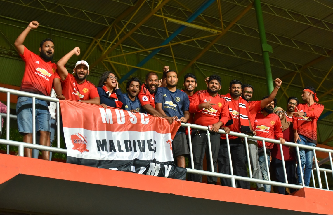 30 ޑިސެމްބަރު 2018: ރާއްޖޭގައި އުފެދުނު އެންމެ މޮޅު ގޯލްކީޕަރު އިމްރާން މުހައްމަދު (އިއްމަ) ގައުމީ ފުޓްބޯޅަ ޓީމަށް ކުޅުން ހުއްޓާލުން ފާހަގަކުރުމުގެ ގޮތުން ކުޅުނު ހާއްސަ ފުޓުބޯޅަ މެޗުގެ ތެރެއިން.---ފޮޓޯ: ހުސައިން ވަހީދު/މިހާރު