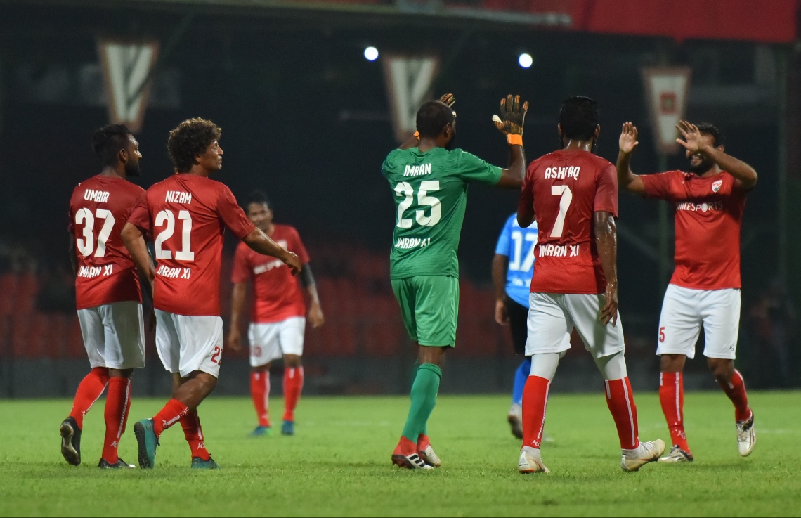 30 ޑިސެމްބަރު 2018: ރާއްޖޭގައި އުފެދުނު އެންމެ މޮޅު ގޯލްކީޕަރު އިމްރާން މުހައްމަދު (އިއްމަ) ގައުމީ ފުޓްބޯޅަ ޓީމަށް ކުޅުން ހުއްޓާލުން ފާހަގަކުރުމުގެ ގޮތުން ކުޅުނު ހާއްސަ ފުޓުބޯޅަ މެޗުގެ ތެރެއިން.---ފޮޓޯ:  ހުސައިން ވަހީދު/މިހާރު