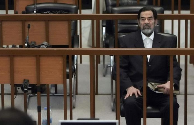 ސައްދާމް ހުސައިންގެ ފަހުބަސް ދަރިކަނބަލުން އާއްމުކޮށްފި