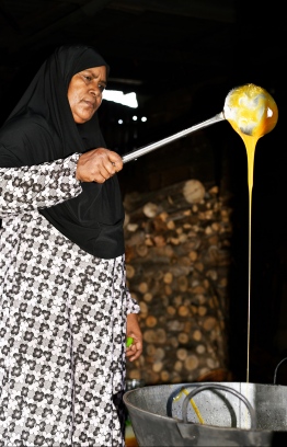 Haseena Ali making 'Coconut Honey'. PHOTO: HAWWA AMAANY ABDULLA/THE EDITION