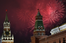 Fireworks explode over the Kremlin in Moscow during New Year celebrations, on January 1, 2019. (Photo by Vasily MAXIMOV / AFP)