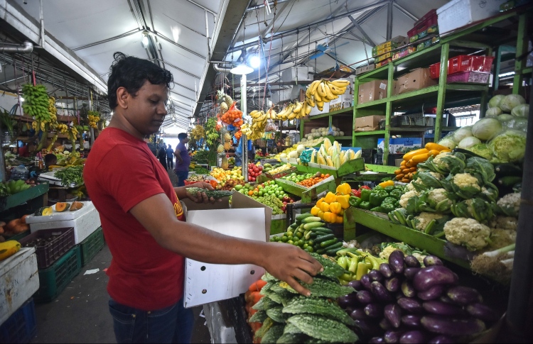 މާރުކޭޓް ގޮޅި ސިޔާސީ މީހުންނަށް ނުދީ: ވިޔަފާރިވެރިން