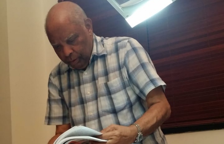 އަލީ ހުސައިން: ފޮތްތައް ނެރުމުގައި ދެ ވަނައެއް ނެތް!