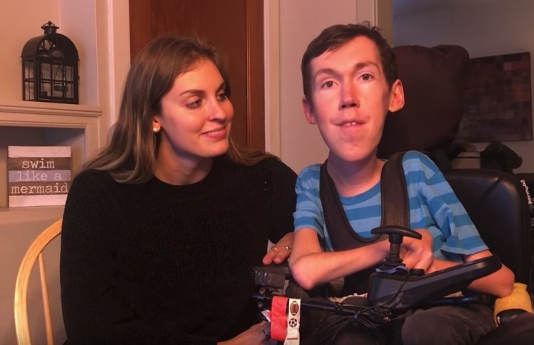 ޝޭން އާއި ހަނާ؛ މިއީ ލޯބީގެ ނަމޫނާއެއް