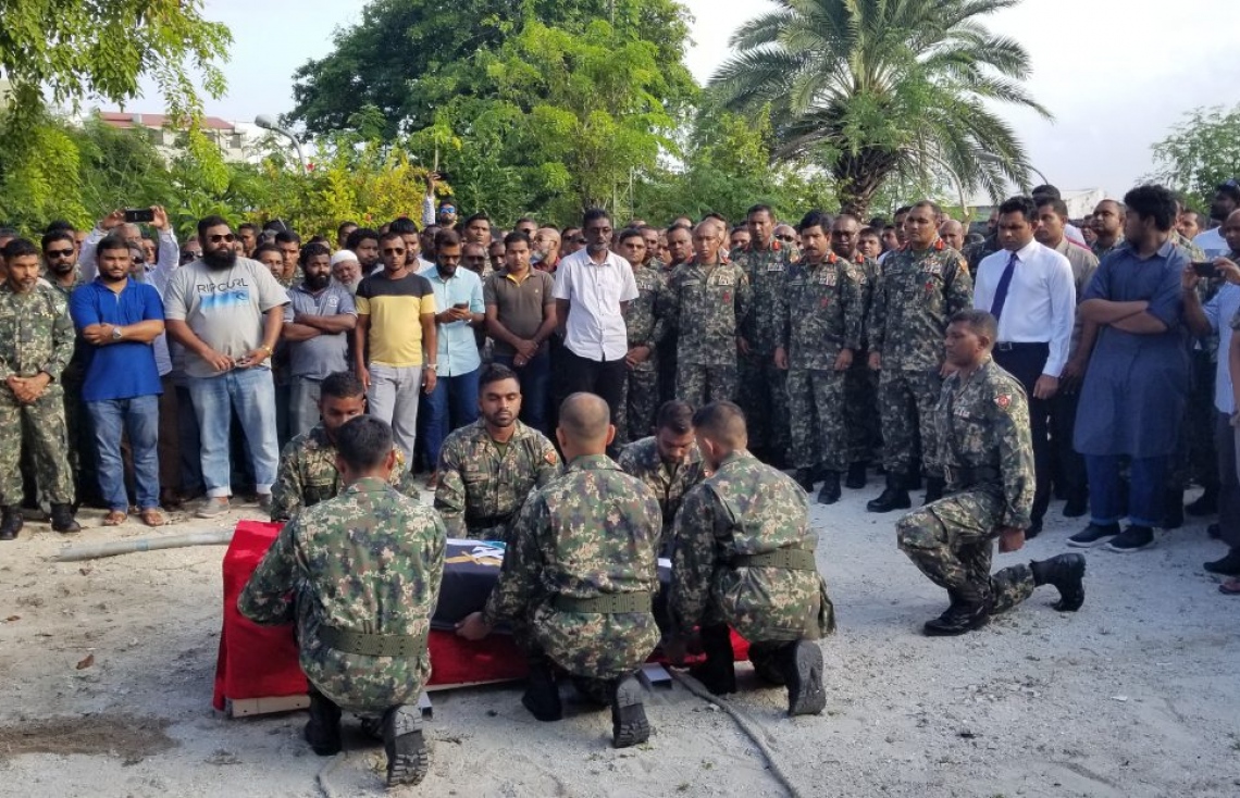 ރާމިޒުގެ ޖަނާޒާ ސިފައިންގެ ރަސްމީ އިއްޒަތުގައި ކުރިއަށް ދަނީ -- އެމްއެންޑީއެފް