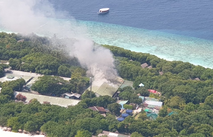 ރީތި ބީޗް ރިސޯޓުގެ އިންޖީނުގޭގައި އަލިފާން ރޯވެއްޖެ