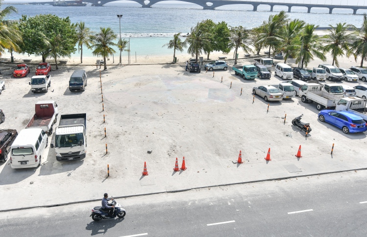 އާޓިފިޝަލް ބީޗު ސަރަހަައްދުން ބައެއް ހުސްކޮށްފި