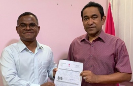 Abdul Matheen's application is recieved by former President Abdulla Yameen Abdul Gayoom. PHOTO: PROGRESSIVE PARTY OF MALDIVES