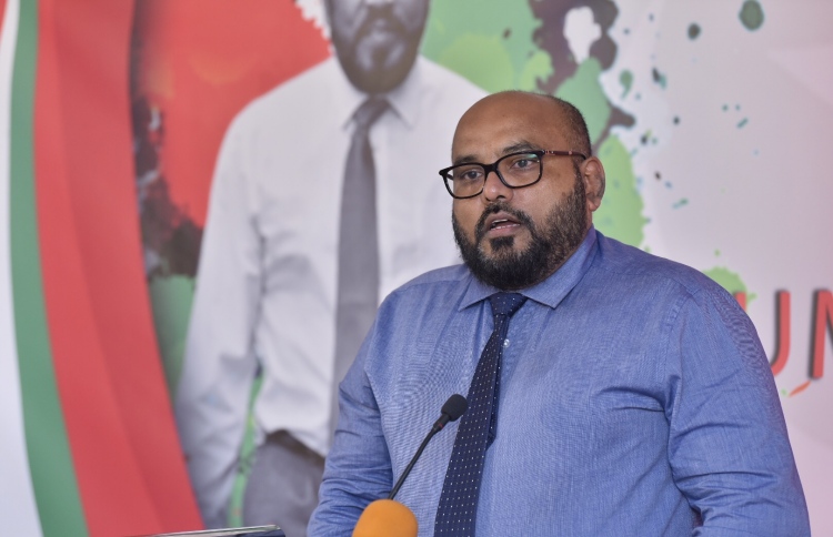 ނަވާޒް، ގަލޮޅު ދެކުނު ދާއިރާ އަށް ވާދަކުރައްވަނީ