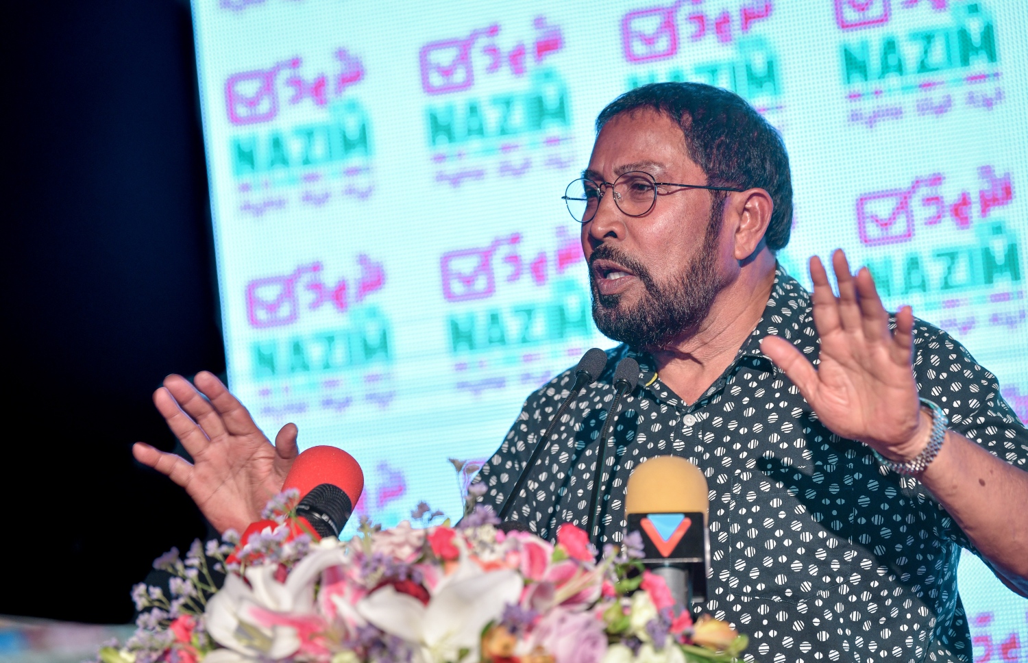 ގާސިމް ޖަލްސާގައި ވާހަކަ ދައްކަވަނީ: ސަރުކާރު ކޯލިޝަން ދެމިއޮތްތޯ އޭނާ ވަނީ ސުވާލު އުފައްދަވާފައި. --މިހާރު ފޮޓޯ/ނިޝާން އަލީ