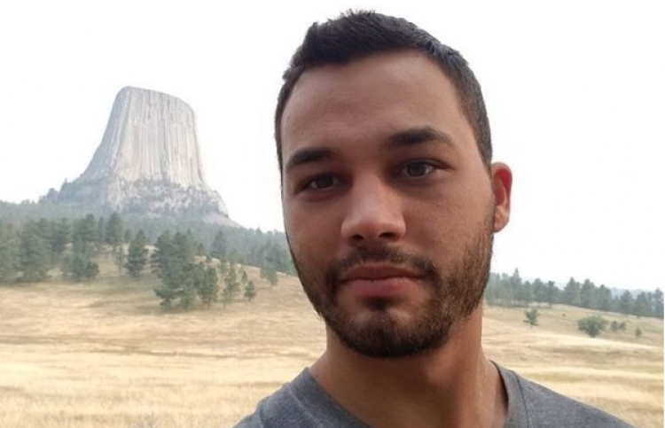 ނިކް: އޭނާ ކްރޫޒް ލައިނާގެ 11 ވަނަ ޑެކުން ކަނޑަށް ފުންމައިލުމުން އަނިޔާވި.