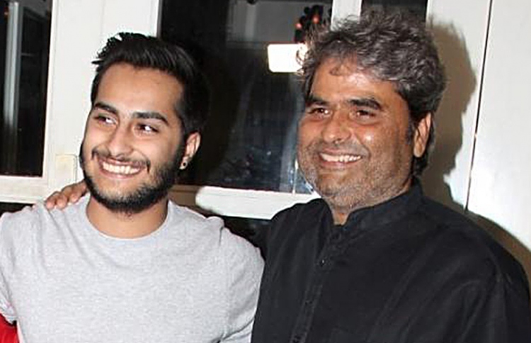 އާސްމާން ބައްޕަ އަދި ޑައިރެކްޓަރު ވިޝާލްއާ އެކު.