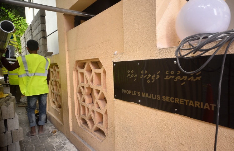 ޖަލްސާތައް މުއްދަތެއް ނެތް ގޮތަށް މެދުކަނޑާލައިފި