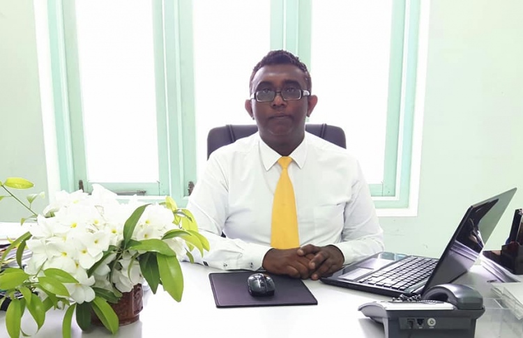 ހާޝިމާ ދެކޮޅަށް އަޑުއުފުލަން ފެށުމުން އިސްތިއުފާ ދީފި