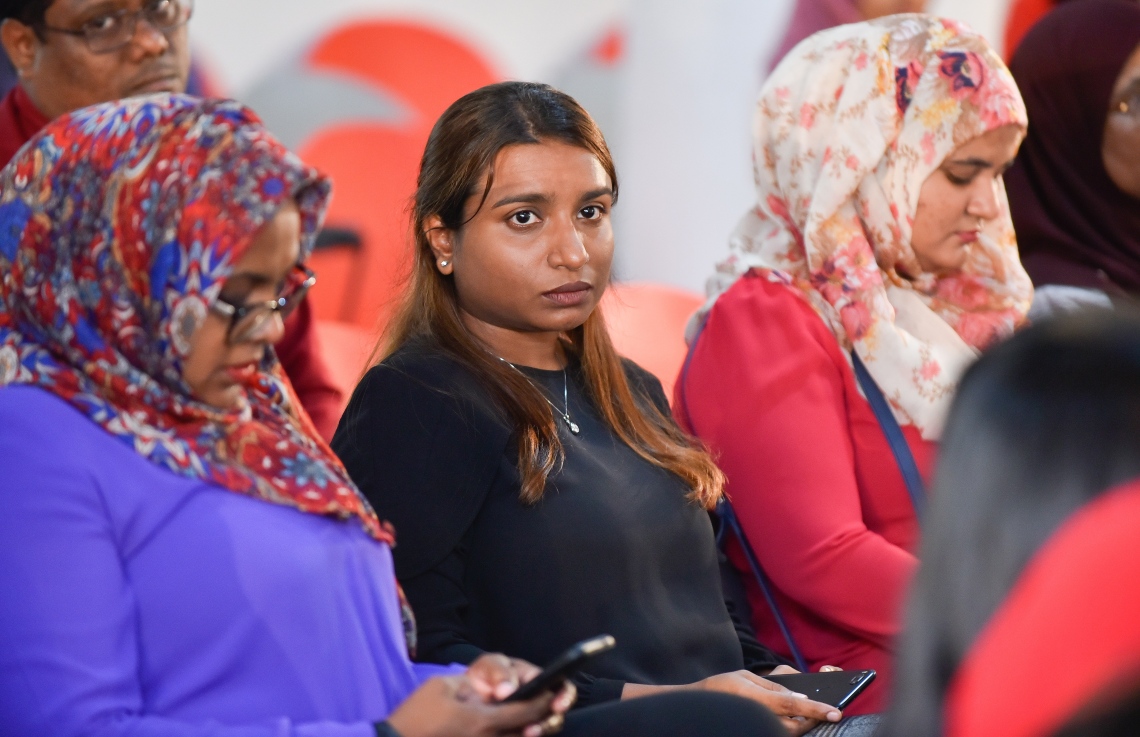 މާލެ: ޖެނުއަރީ 22، 2019- ސަރުކާރުގެ ސިއްހީ ޚިދުމަތް ދޭ ހުރިހާ ތަނެއް އެއް ވިއުގާ އަކުން ގުޅުވައިލުމަށްޓަކައި ހެލްތު މިނިސްޓްރީ އާއި ސައިންސް އެންޑް ޓެކްނޮލޮޖީ މިނިސްޓްރީގެ ފަރާތުން އެއްބަސްވުމެއްގައި ސޮއިކުރުމަށް މިއަދު ބޭއްވި ރަސްމިއްޔާތުގެ ތެރެއިން.---ފޮޓޯ: އަހުމަދު ނިޝާތު/މިހާރު