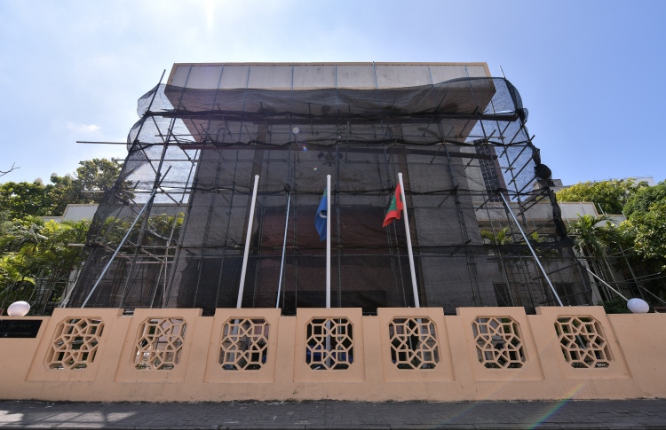 މަޖިލީހުގެ އިދާރާއަށް އަންހެން ސެކިއުރިޓީން ހޯދަނީ