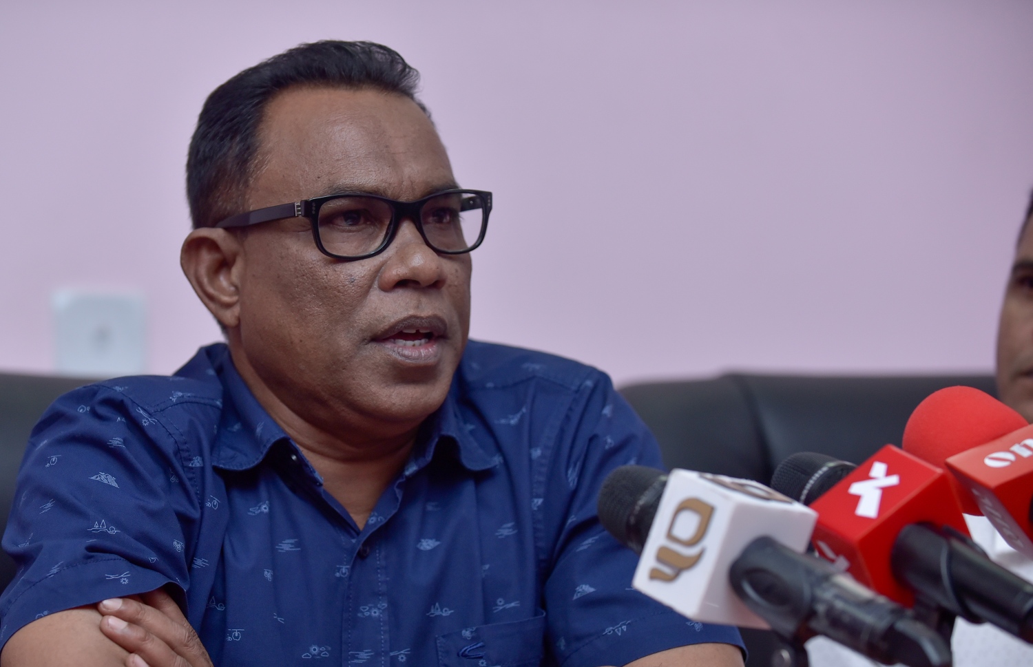 މިއަދުގެ ނިއުސް ބްރީފިންގައި އަބްދުއްރަހީމް ވާހަކަ ދައްކަވަނީ.---ފޮޓޯ: އަހުމަދު ނިޝާތު/މިހާރު