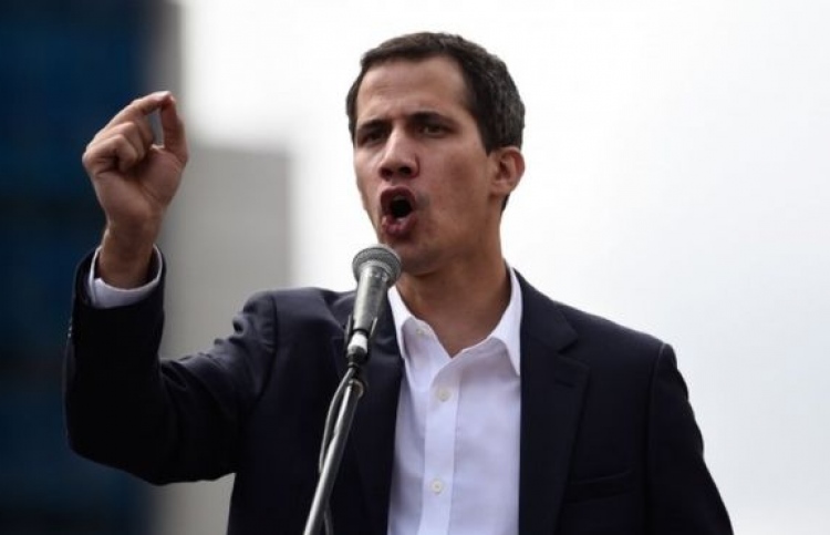 ވެނެޒުއޭލާގެ އިދިކޮޅު ލީޑަރަކީ ރައީސް ކަމަށް ބަލައިފި