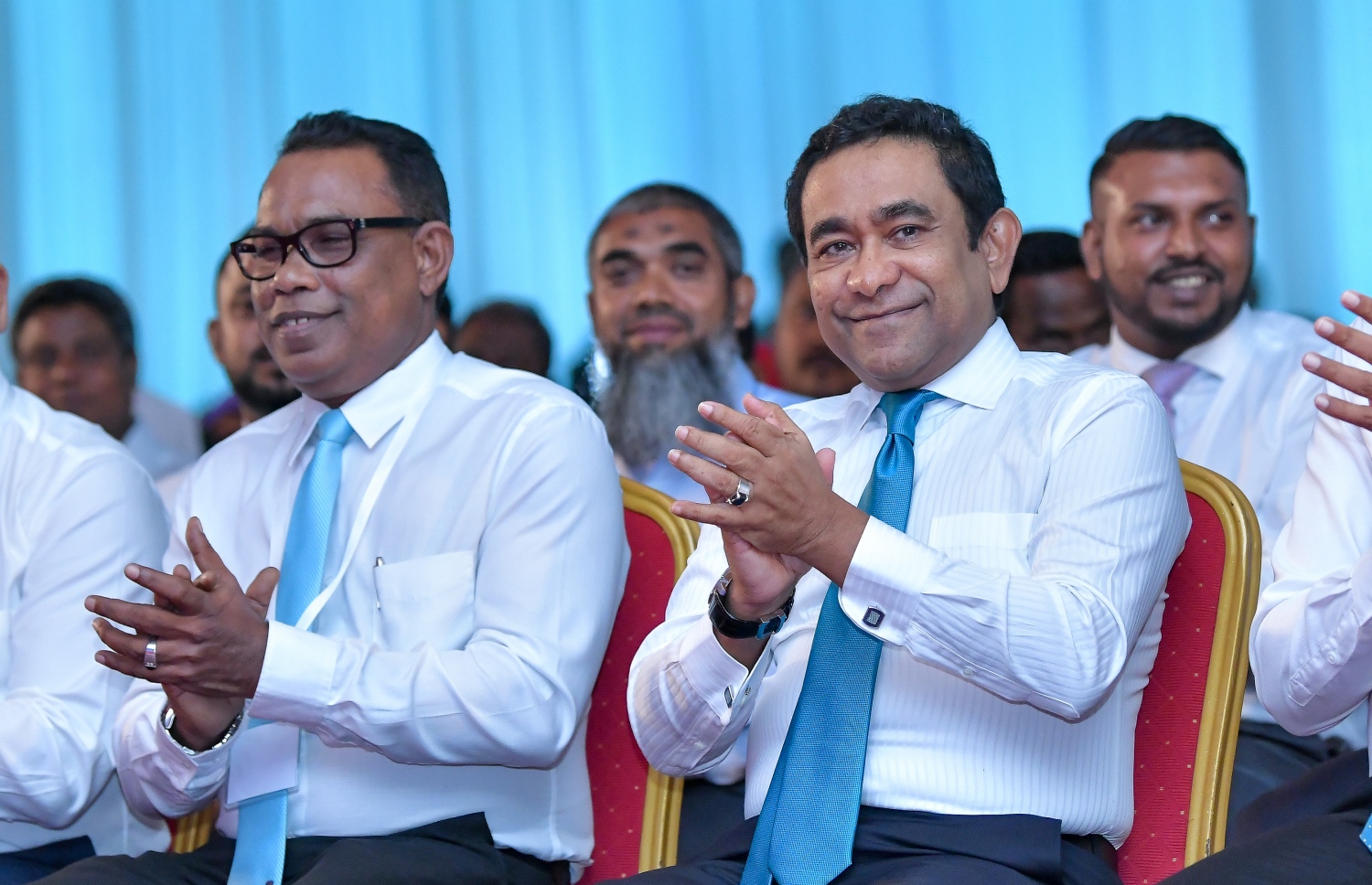 ކޮންގްރެސް ޕާޓީ އުފެއްދުމަށް ދަރުބާރުގޭގައި ބޭއްވި ޖަލްސާގައި އެ ޕާޓީގެ ވަގުތީ ރައީސް އަބްދުއްރަހީމާއި ކުރީގެ ރައީސް ޔާމިން ބައިވެރިވެވަޑައިގަންނަވަނީ--. ފޮޓޯ: ނިޝާން އަލީ/މިހާރު