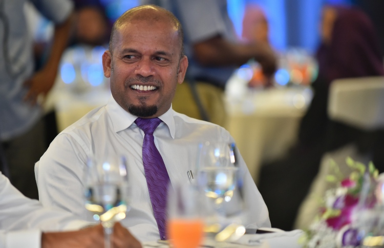 ޝަރީފްގެ އަބުރަށް އަރައިގަތުމުން މާފަށްއެދެން އަންގައިފި