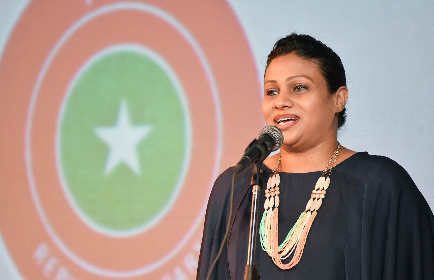 މިރޭގެ ހަފުލާގައި ނާޒިމާ ވާހަކަ ދައްކަވަނީ.---ފޮޓޯ: ހުސައިން ވަހީދު/މިހާރު