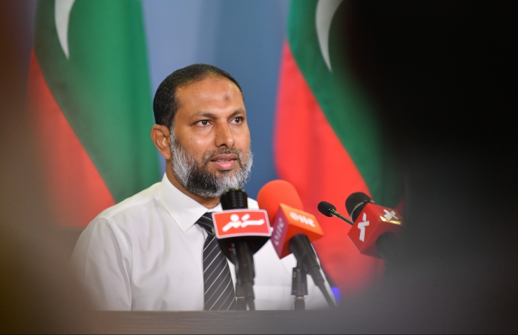 އަދީބު ޝަކުވާ ނުކުރިޔަސް ފަރުވާ އެބަކުރަން: އިމްރާން