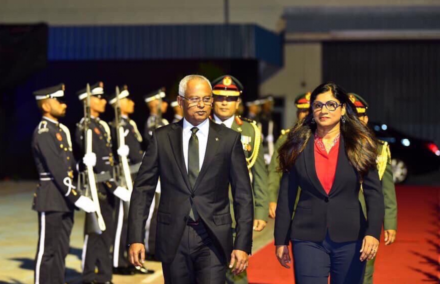 ރައީސް އިބްރާހިމް މުހައްމަދު ސޯލިހްއާ އެކު ޑިފެންސް މިނިސްޓަރު މާރިޔާ: އަސްކަރީ ގުޅުންތައް ބަދަހިކުރުމުގައި ރާއްޖެ އަށް ގެއްލުންވާ ފަދަ އެއްވެސް ކަމެއް މި ސަރުކާރުން ނުކުރާނެ ކަމަށް ވިދާޅުވި.