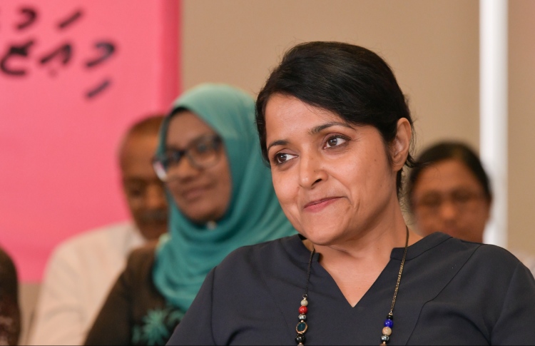 ޔުމްނާ: އެއް ޕާޓީއަށް ހުރިހާ ގޮނޑިތައް ދިނުން ގޯސް!