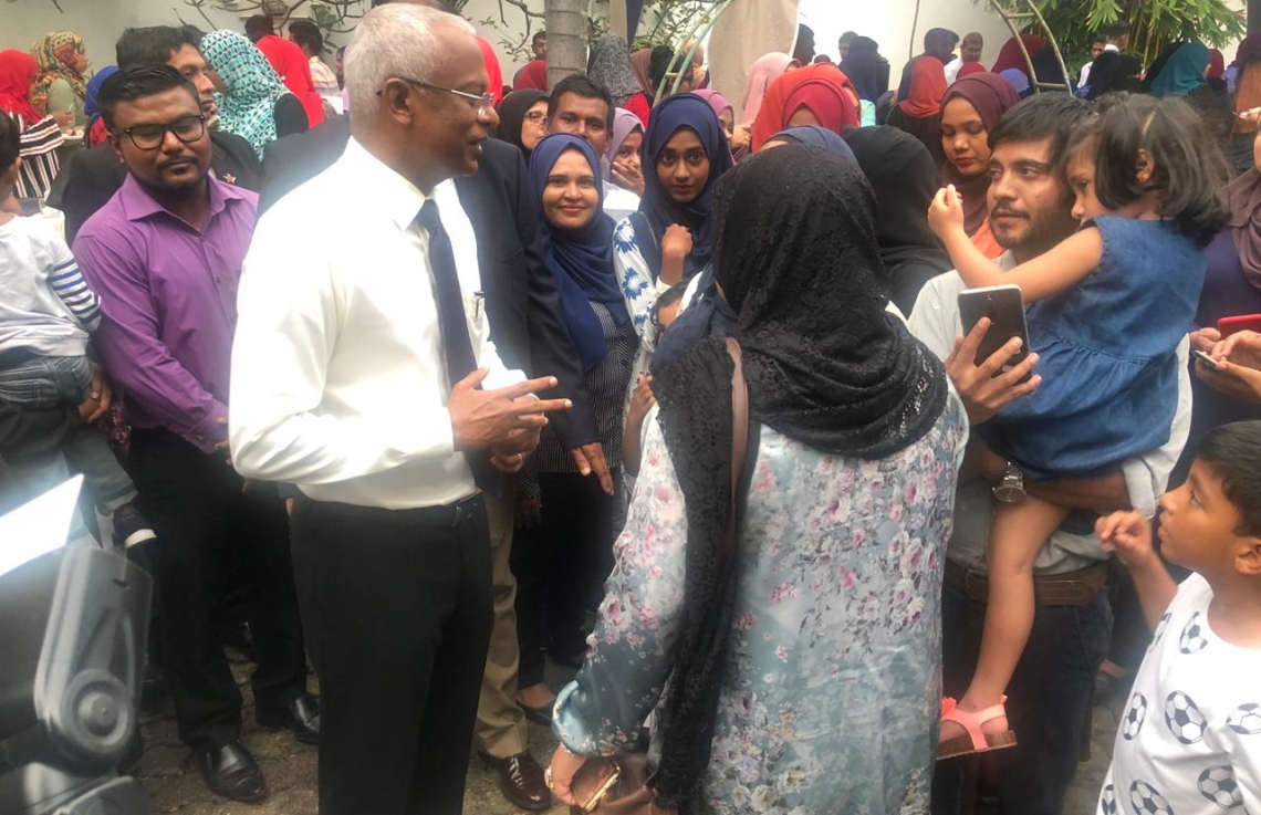 ރައީސް އިބްރާހިމް މުހައްމަދު ސޯލިހް ކޮލަމްބޯގައި މިއަދު ދިވެހިންނާ ބައްދަލު ކުރައްވަނީ. --ފޮޓޯ:މިހާރު