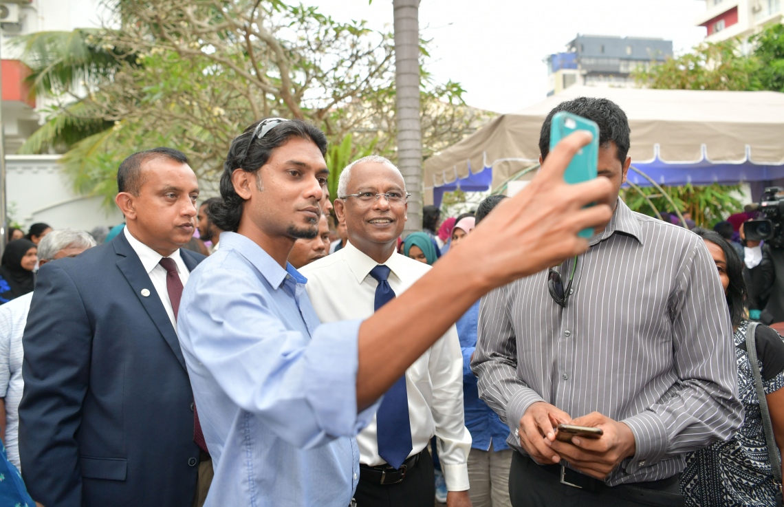 ކޮލަމްބޯ، ފެބްރުއަރީ 3، 2019: ސްރީ ލަންކާގައި އުޅޭ ދިވެހިންނާ ރައީސް އިބްރާހިމް މުހައްމަދު ސޯލިހް މިއަދު ބައްދަލު ކުރައްވަނީ.  --ފޮޓޯ:ރައީސް އޮފީސް