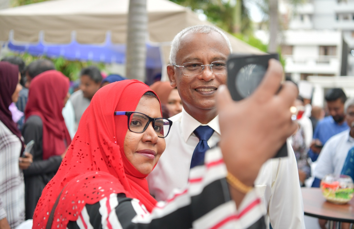 ކޮލަމްބޯ، ފެބްރުއަރީ 3، 2019: ސްރީ ލަންކާގައި އުޅޭ ދިވެހިންނާ ރައީސް އިބްރާހިމް މުހައްމަދު ސޯލިހް މިއަދު ބައްދަލު ކުރައްވަނީ.  --ފޮޓޯ:ރައީސް އޮފީސް