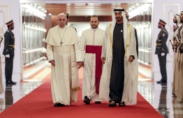 Pope Francis (C-L) is welcomed by Abu Dhabi's Crown Prince Sheikh Mohammed bin Zayed al-Nahyan (C-R) upon his arrival at Abu Dhabi International Airport in the UAE capital on February 3, 2019. - Pope Francis arrived in the UAE on February 3 for a 48-hour trip, the first ever papal visit to the Arabian Peninsula, birthplace of Islam, where he will meet leading Muslim clerics and hold an open-air mass for some 135,000 Catholics. (Photo by Andrew Medichini / POOL / AFP)