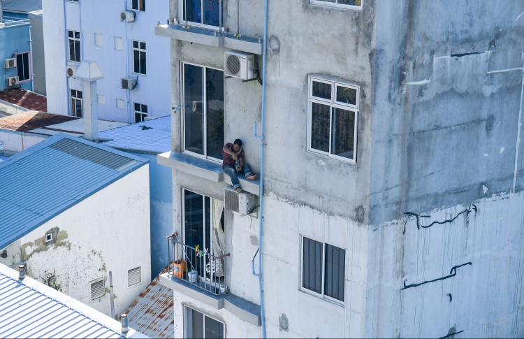 އިމާރާތެއްގެ ފަސް ވަނަ ބުރިން ބިދޭސީއަކު ވެއްޓިއްޖެ