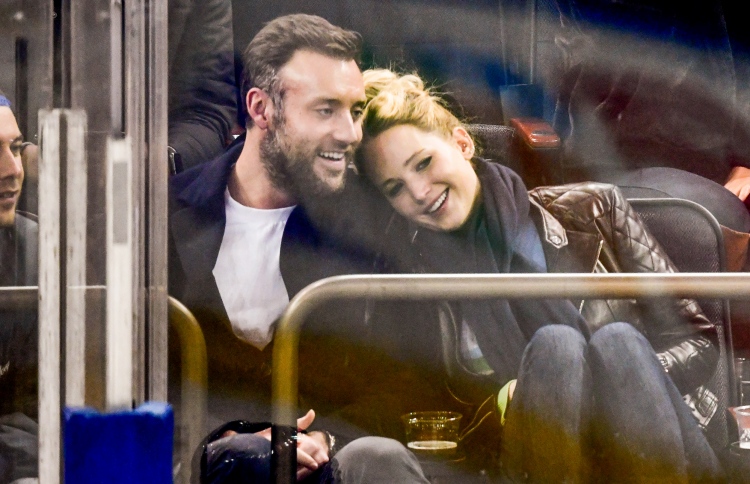 ލޮރެންސް ވާން އުޅޭ ފިރިމީހާ ކުކްއާ އެކު.