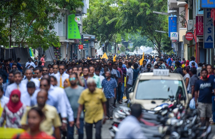 ސަރުކާރާ މެދު އެންމެ އެކްޓިވިސްޓެއްގެ ނަޒަރުން
