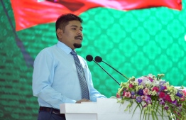 ހުރަވީ ދުވަހުގެ މުނާސަބަތުގައި ރޭ ބޭއްވި ޖަލްސާގައި އަލާ ވާހަކަފުޅުދައްކަވަނީ. --ފޮޓޯ: ރައީސް އޮފީސް