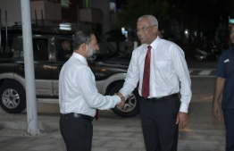 President Ibrahim Mohamed Solih (R) greets Home Minister Imran Abdulla. FILE PHOTO/MIHAARU