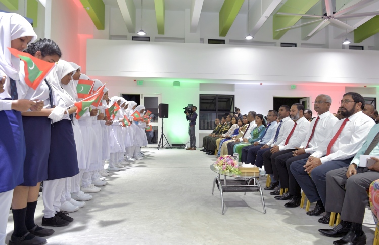 ތިޔައީ އަންހެން ކުއްޖެއްނު، ތިކަމެއް ނުވާނެ!