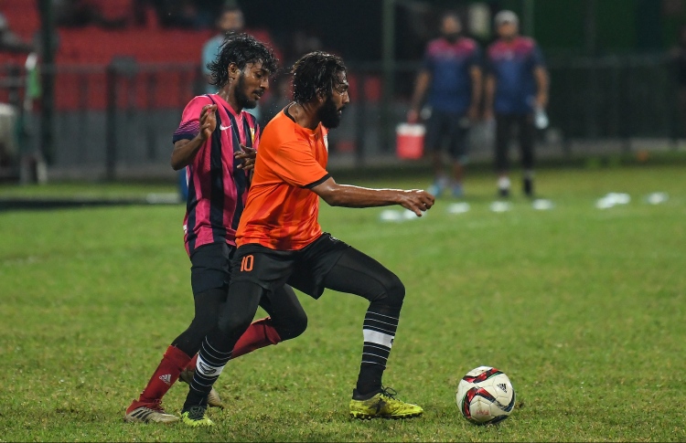 އޭދަފުށްޓައް އުއްމީދެއް، އީގަލްސް ލީޑުނަގައިފި