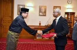 The newly appointed Malaysian Ambassador to Maldives Tan Yang Thai presents his credentials to President Ibrahim Mohamed Solih. PHOTO: PRESIDENT'S OFFICE