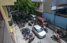 Traffic on a road in the capital city of Male'. PHOTO: HUSSAIN WAHEED/ MIHAARU